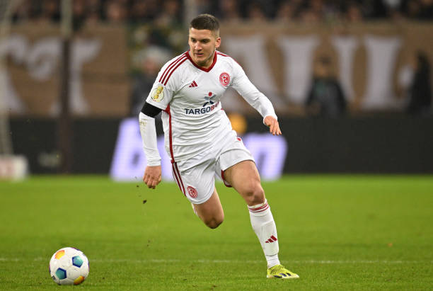 在基耶萨缺 在基耶萨缺